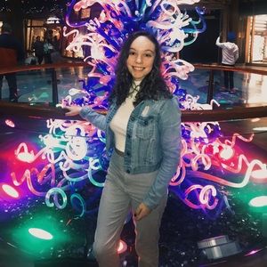 Meet your Posher, Julia